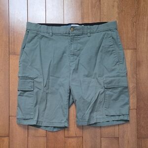 Old Navy Men's Green ultimate tech Cargo Shorts Size 34